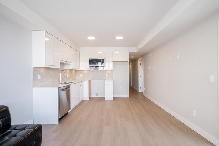 Photo 16 at 307 - 3050 Kingsway, Collingwood VE, Vancouver East