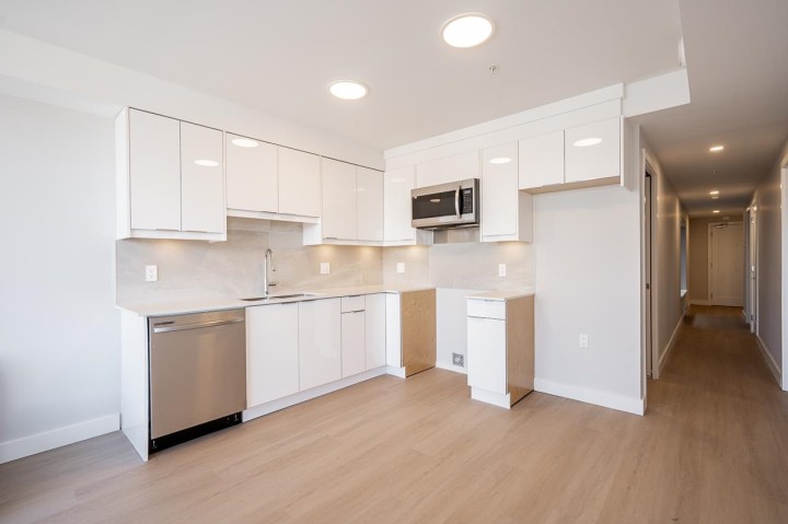 Photo 18 at 307 - 3050 Kingsway, Collingwood VE, Vancouver East