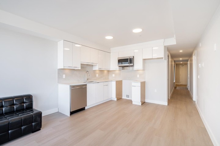 Photo 15 at 307 - 3050 Kingsway, Collingwood VE, Vancouver East