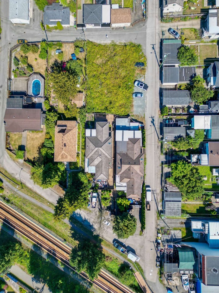 Photo 2 at 2669 Vanness Avenue, Renfrew Heights, Vancouver East