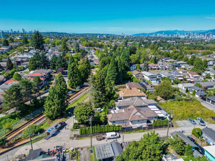 Photo 6 at 2669 Vanness Avenue, Renfrew Heights, Vancouver East