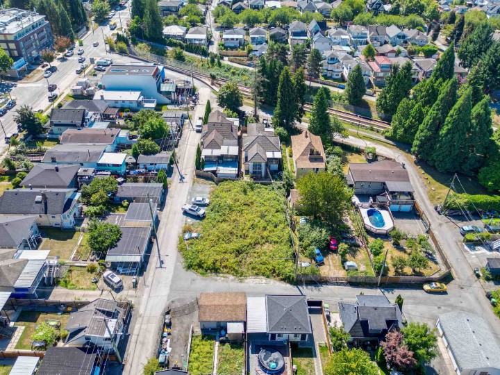 Photo 8 at 2669 Vanness Avenue, Renfrew Heights, Vancouver East