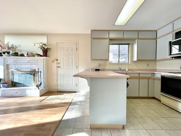 Photo 5 at 937 W 18th Avenue, Cambie, Vancouver West