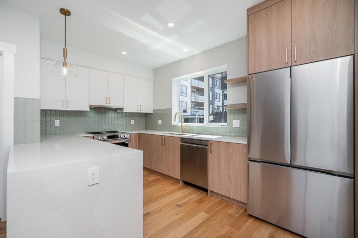 Photo 3 at 3 - 676 E 22nd Avenue, Fraser VE, Vancouver East