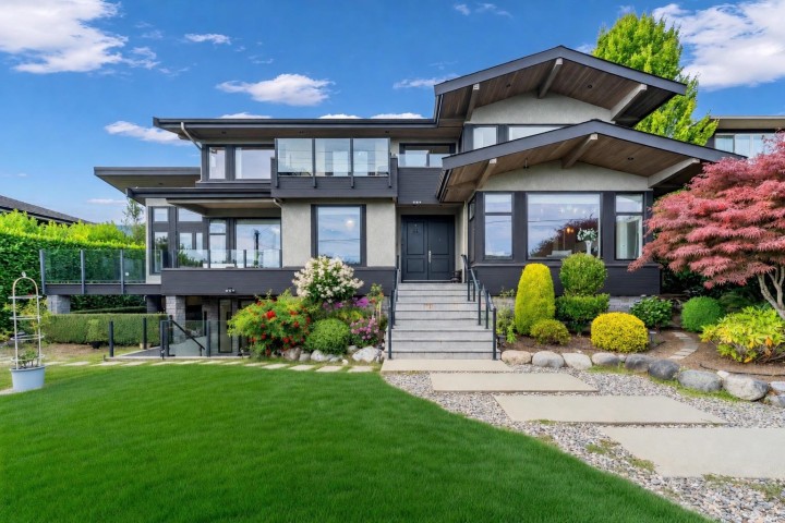 Photo 2 at 1139 Esquimalt Avenue, Ambleside, West Vancouver
