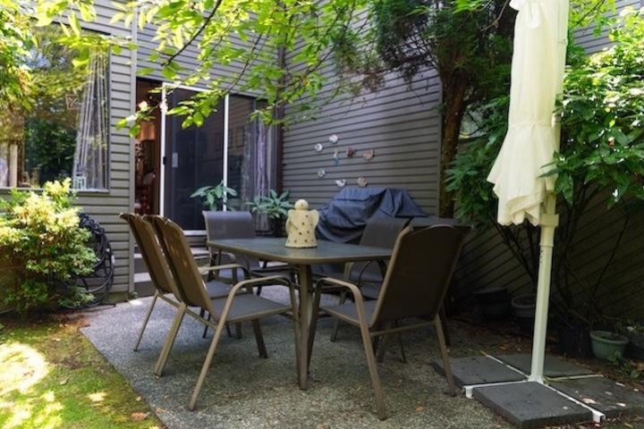 Photo 4 at 1147 Montroyal Boulevard, Canyon Heights NV, North Vancouver