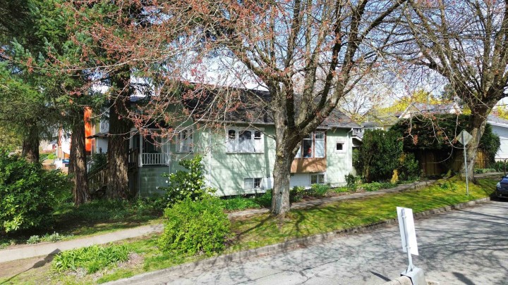 Photo 2 at 4496 Ontario Street, Main, Vancouver East