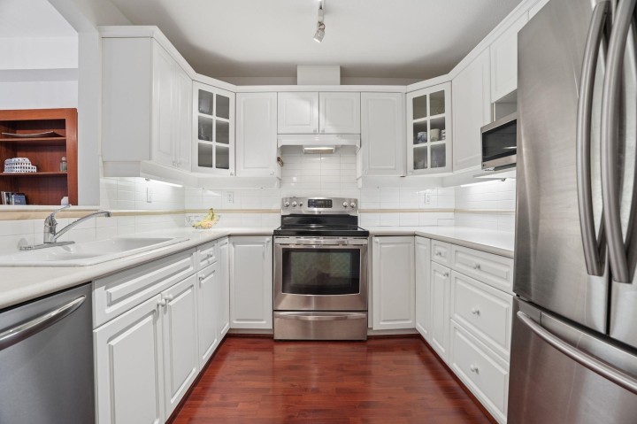 Photo 9 at 116 - 5835 Hampton Place, University VW, Vancouver West