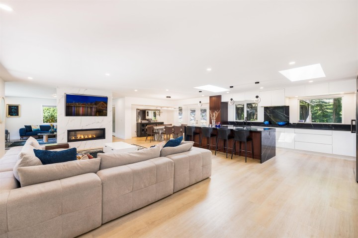 Photo 14 at 3965 Viewridge Place, Bayridge, West Vancouver