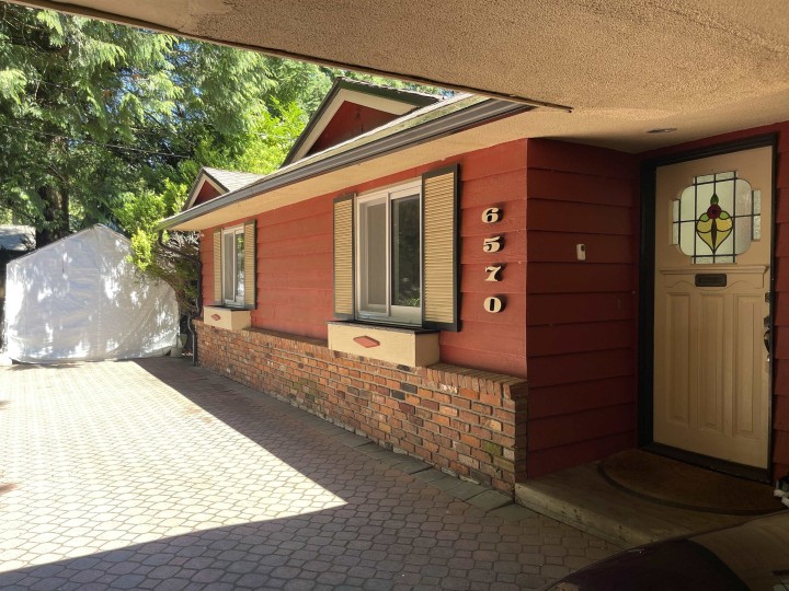 Photo 2 at 6570 Madrona Crescent, Horseshoe Bay WV, West Vancouver