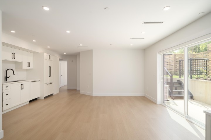 Photo 3 at 4832 Duchess Street, Collingwood VE, Vancouver East