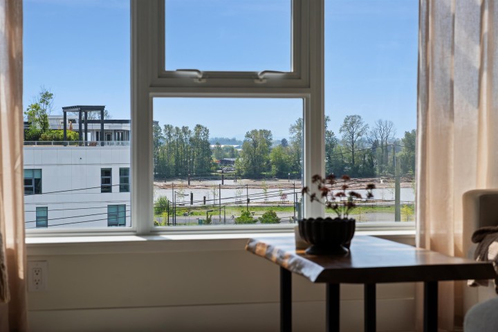 Photo 5 at 607 - 3438 Sawmill Crescent, South Marine, Vancouver East