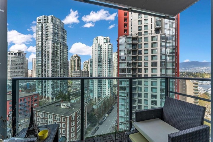 Photo 10 at 1707 - 1189 Melville Street, Coal Harbour, Vancouver West