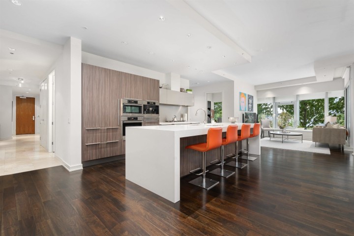 Photo 10 at 202 - 181 Athletes Way, False Creek, Vancouver West