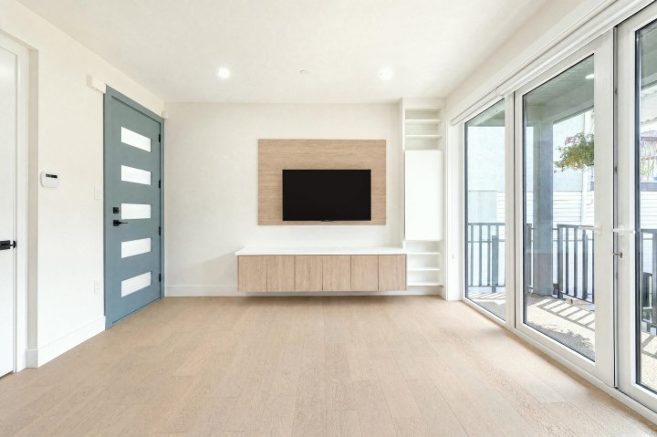Photo 6 at 2972 Venables Street, Renfrew VE, Vancouver East
