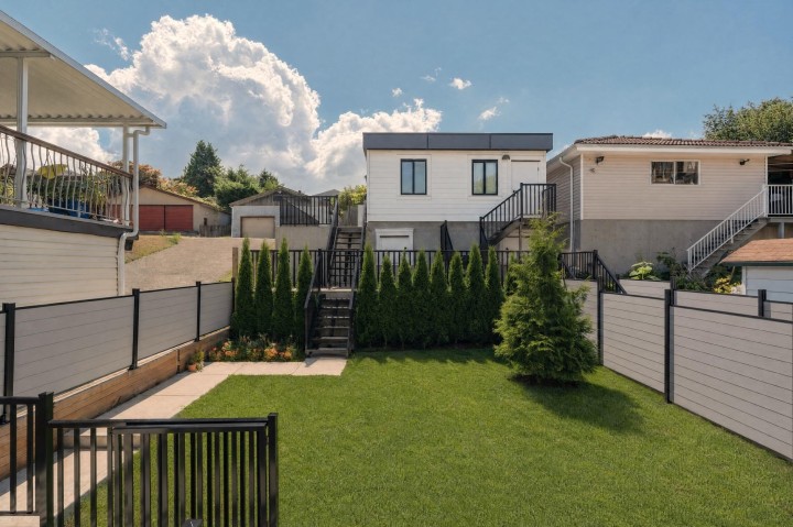 Photo 3 at 2972 Venables Street, Renfrew VE, Vancouver East