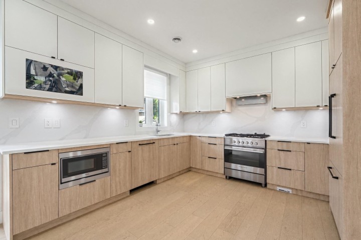 Photo 9 at 2972 Venables Street, Renfrew VE, Vancouver East