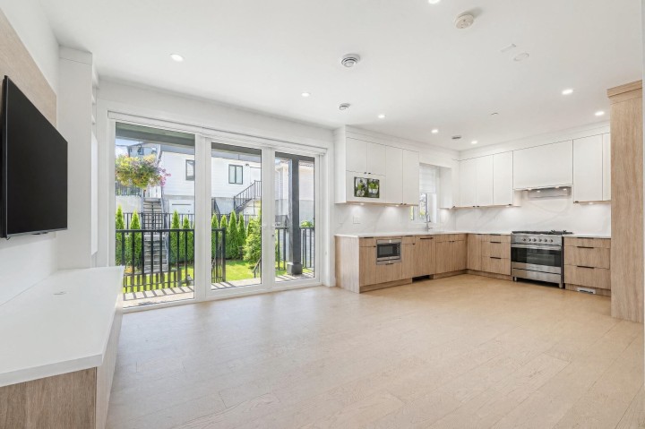 Photo 4 at 2972 Venables Street, Renfrew VE, Vancouver East