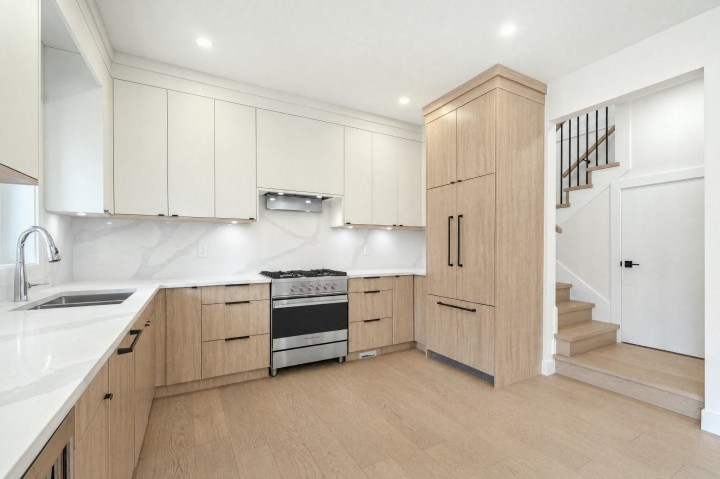 Photo 8 at 2972 Venables Street, Renfrew VE, Vancouver East