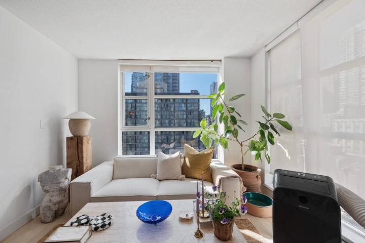 Photo 12 at 808 - 1199 Seymour Street, Downtown VW, Vancouver West