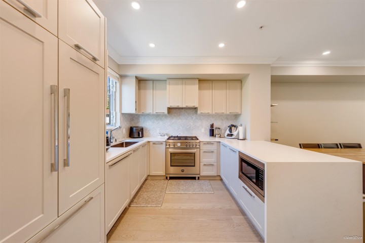 Photo 9 at 7519 Yukon Street, Marpole, Vancouver West