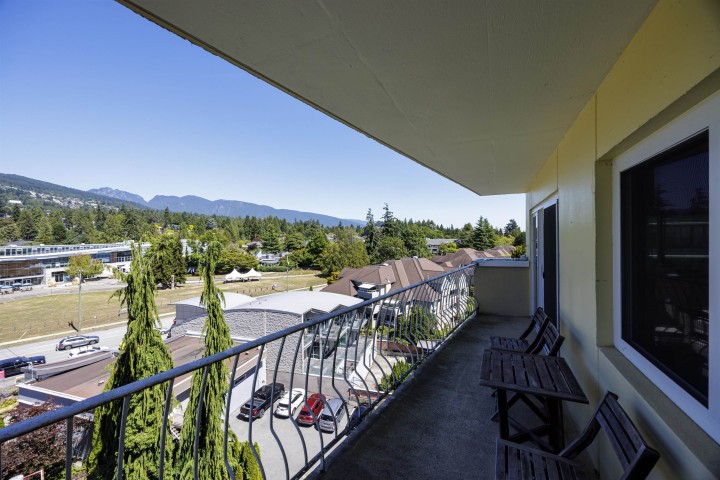 Photo 6 at 705 - 2187 Bellevue Avenue, Dundarave, West Vancouver
