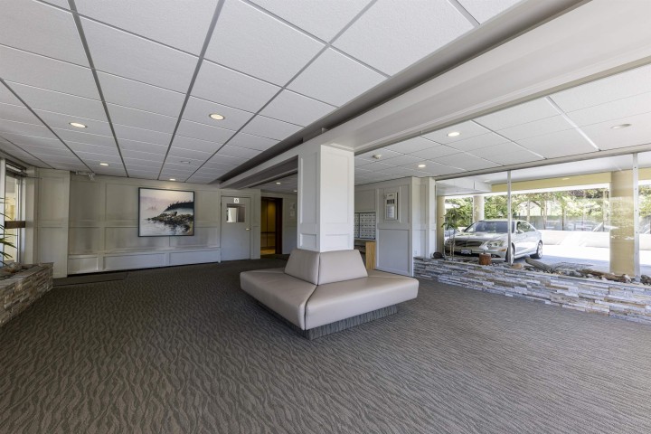 Photo 3 at 705 - 2187 Bellevue Avenue, Dundarave, West Vancouver