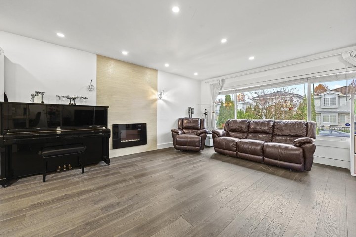 Photo 2 at 778 E 52nd Avenue, South Vancouver, Vancouver East