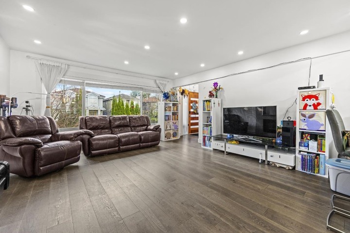 Photo 3 at 778 E 52nd Avenue, South Vancouver, Vancouver East