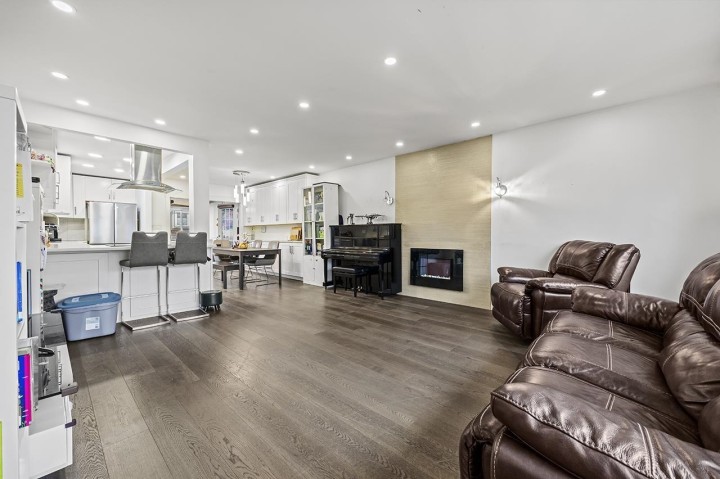 Photo 5 at 778 E 52nd Avenue, South Vancouver, Vancouver East