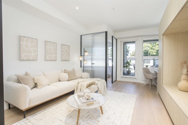 Photo 1 at 319 - 2471 St. George Street, Mount Pleasant VE, Vancouver East