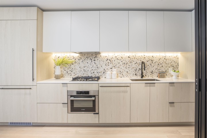Photo 9 at 319 - 2471 St. George Street, Mount Pleasant VE, Vancouver East