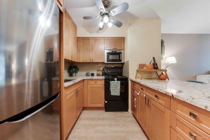 Photo 3 at 210 - 1545 E 2nd Avenue, Grandview Woodland, Vancouver East