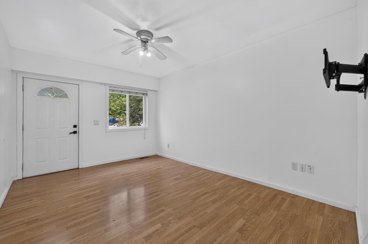 Photo 3 at 2316 Nanaimo Street, Renfrew VE, Vancouver East