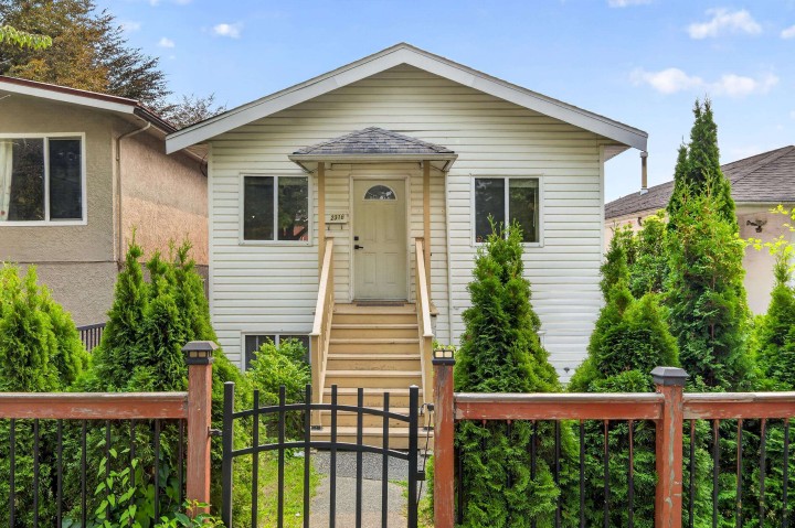 Photo 1 at 2316 Nanaimo Street, Renfrew VE, Vancouver East