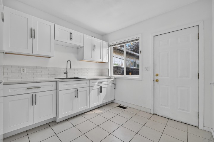 Photo 4 at 2316 Nanaimo Street, Renfrew VE, Vancouver East