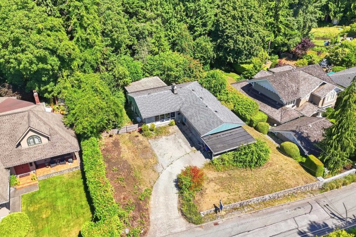 Photo 5 at 3922 Sunnycrest Drive, Forest Hills NV, North Vancouver