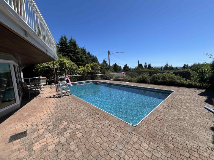 Photo 5 at 1725 Rosebery Avenue, Queens, West Vancouver