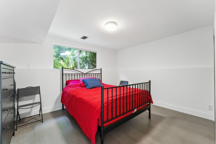 Photo 21 at 1725 Rosebery Avenue, Queens, West Vancouver