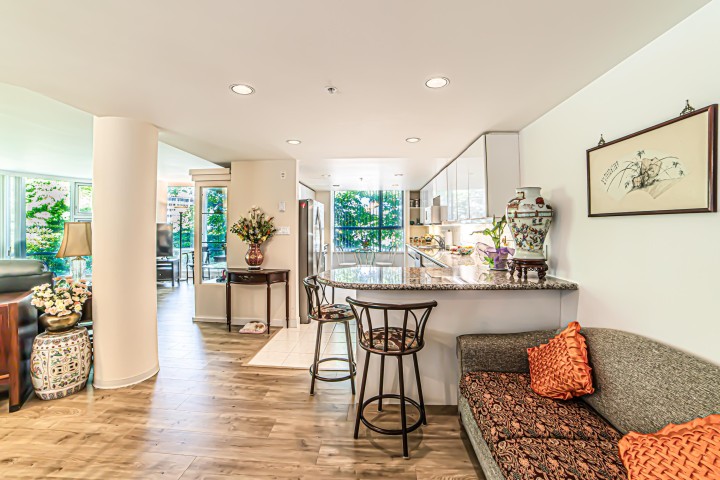 Photo 12 at 212 - 688 Fairchild Road, Oakridge VW, Vancouver West