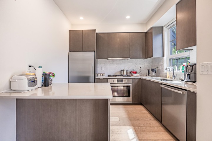 Photo 5 at 7903 Oak Street, Marpole, Vancouver West