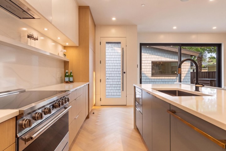 Photo 9 at 2 - 4956 Chester Street, Fraser VE, Vancouver East