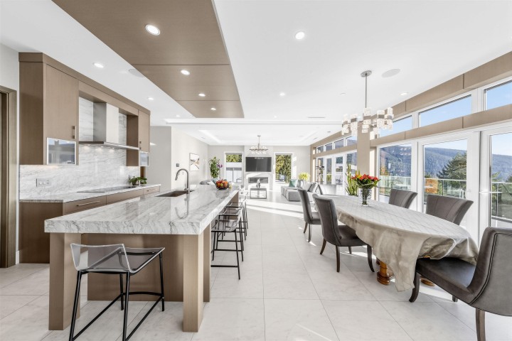 Photo 3 at 515 Ballantree Road, Glenmore, West Vancouver