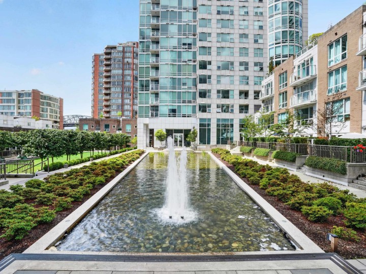 Photo 23 at 404 - 1501 Howe Street, Yaletown, Vancouver West