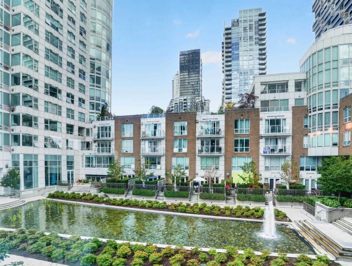 Photo 2 at 404 - 1501 Howe Street, Yaletown, Vancouver West