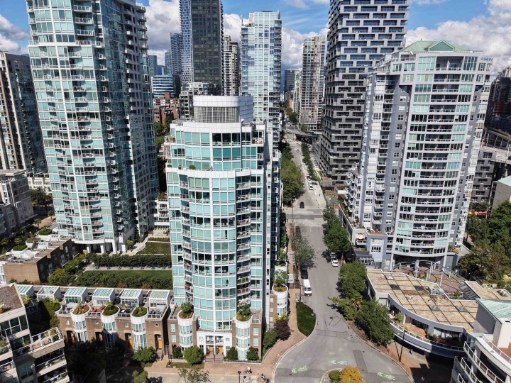 Photo 30 at 404 - 1501 Howe Street, Yaletown, Vancouver West