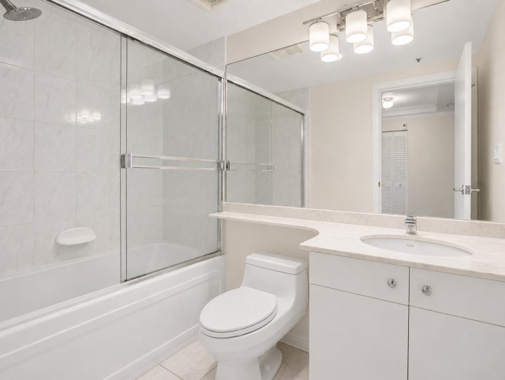 Photo 14 at 404 - 1501 Howe Street, Yaletown, Vancouver West