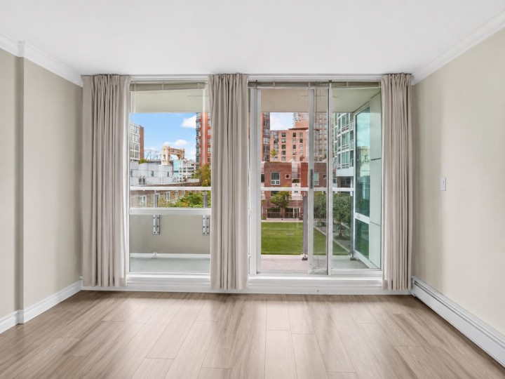 Photo 11 at 404 - 1501 Howe Street, Yaletown, Vancouver West