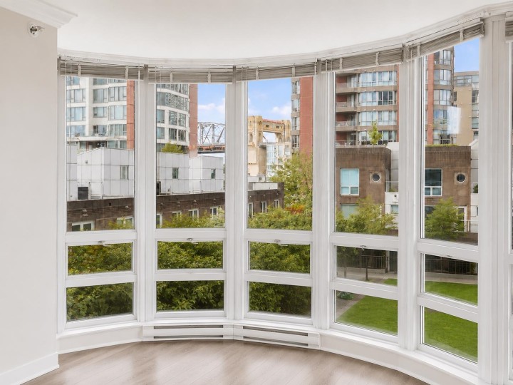 Photo 4 at 404 - 1501 Howe Street, Yaletown, Vancouver West
