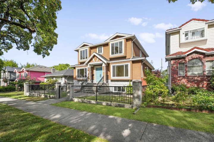 Photo 2 at 5454 Slocan Street, Collingwood VE, Vancouver East